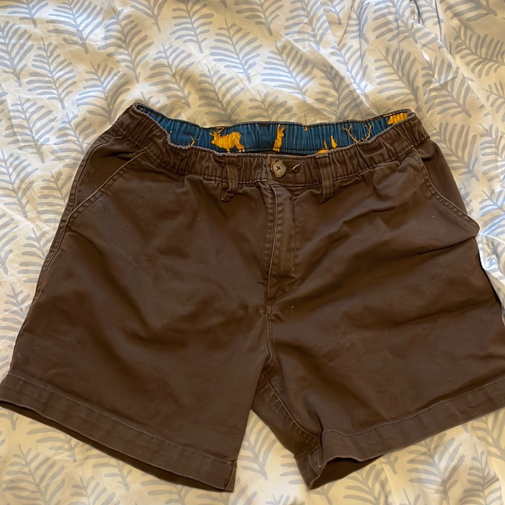 RARE Chubbies Men’s shorts. Dark brown w/ patterned interior. 5.5” Inseam. Small